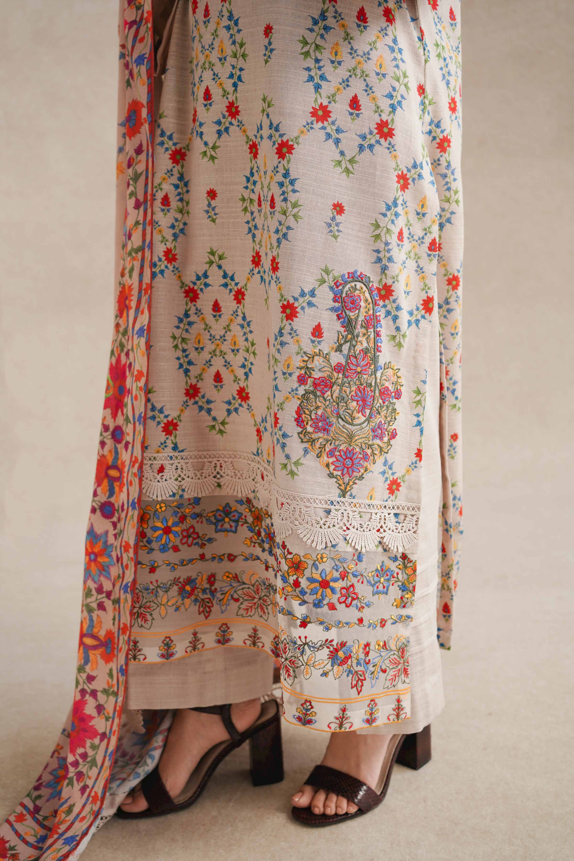 3 Piece - Printed Embroidered Suit - 42404200 - Image 4