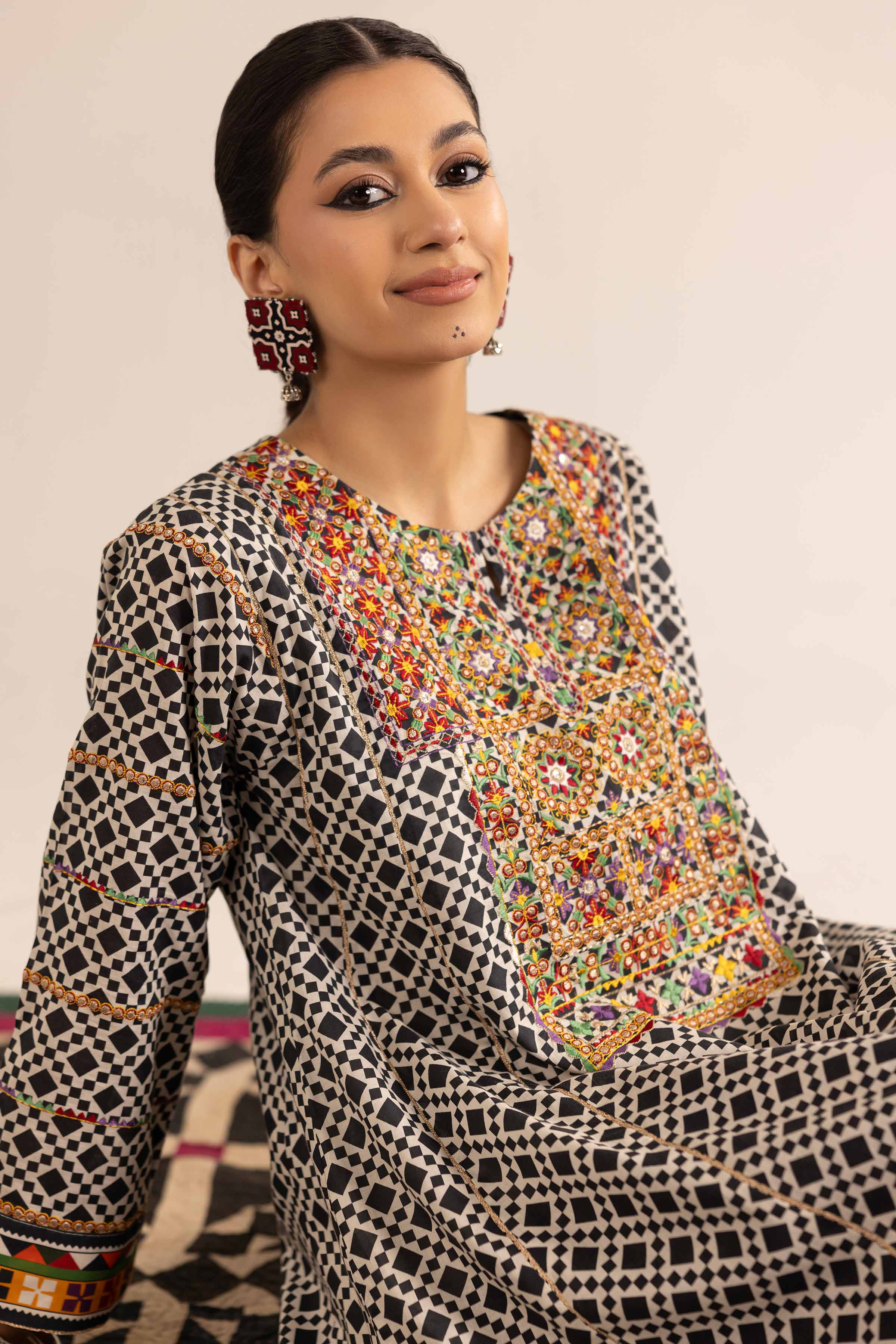 2 Piece - Printed Embroidered Suit - PE25-147 - Image 4