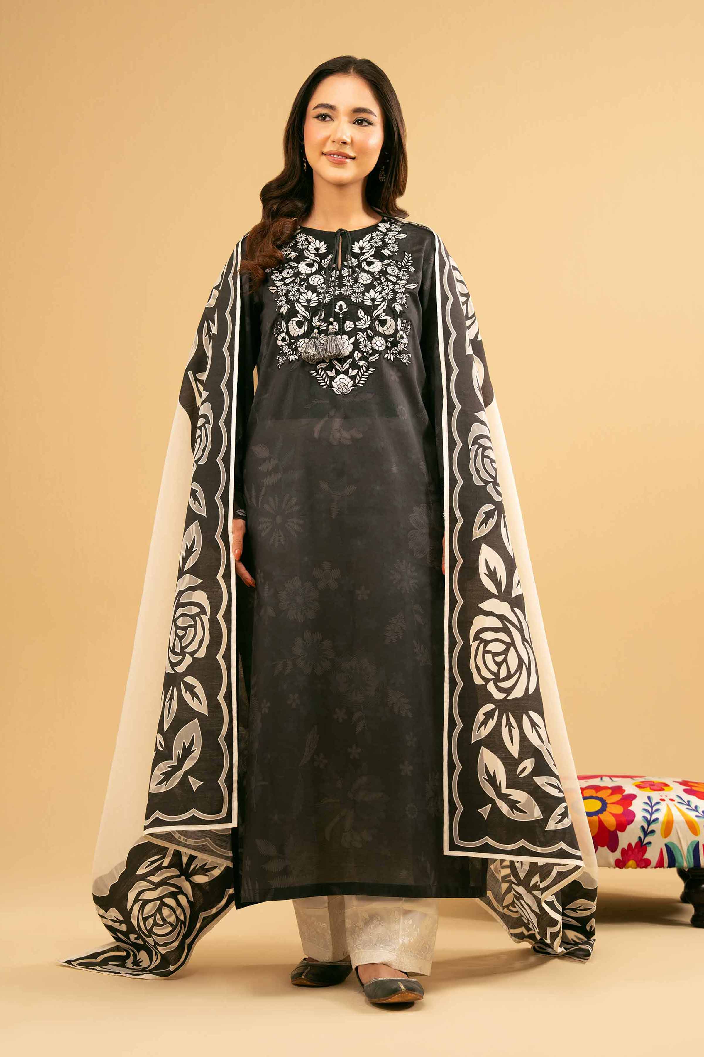 2 Piece - Embroidered Suit - PE25-453