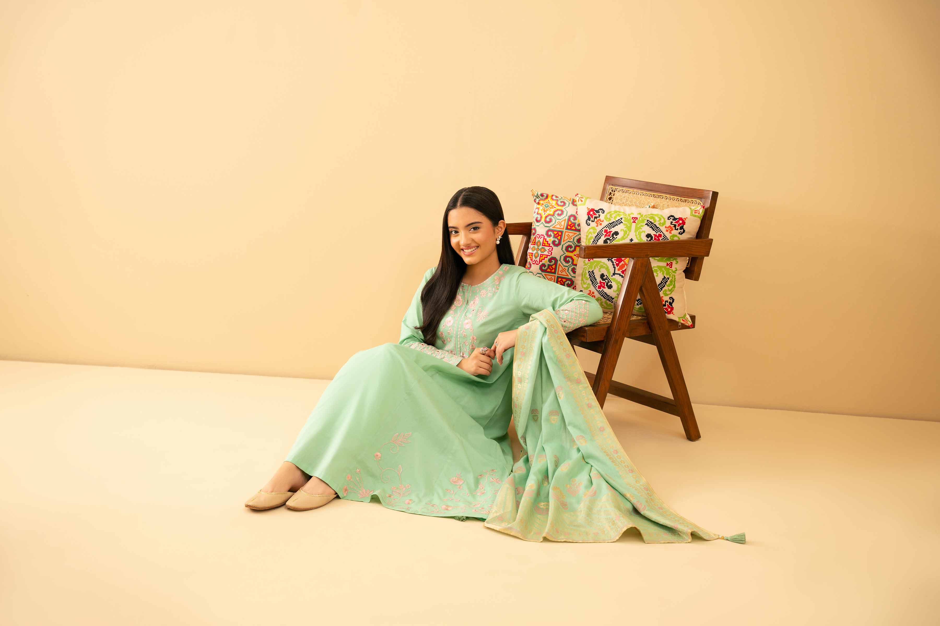 3 Piece - Embroidered Suit - PE25-500 - Image 12
