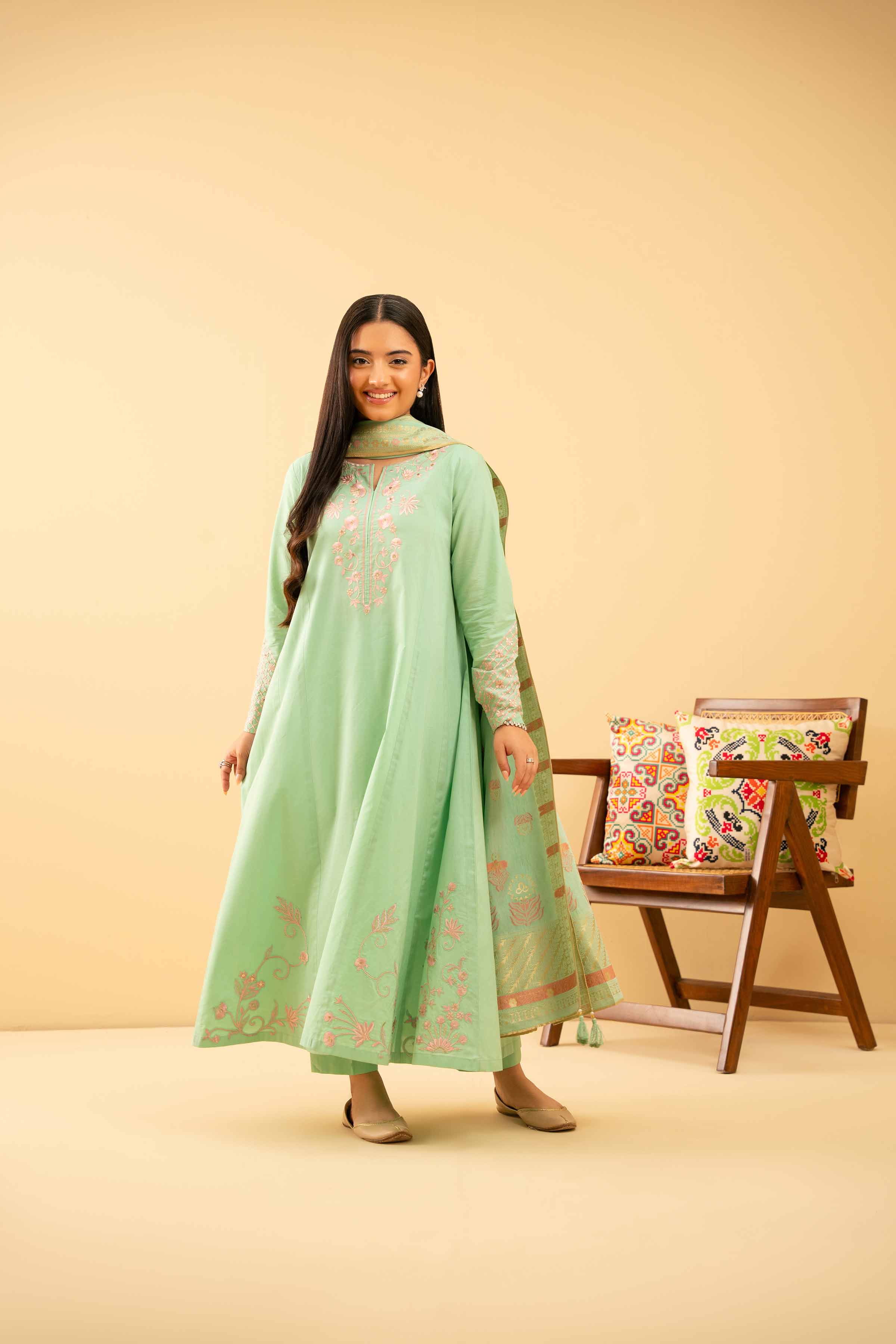 3 Piece - Embroidered Suit - PE25-500 - Image 4