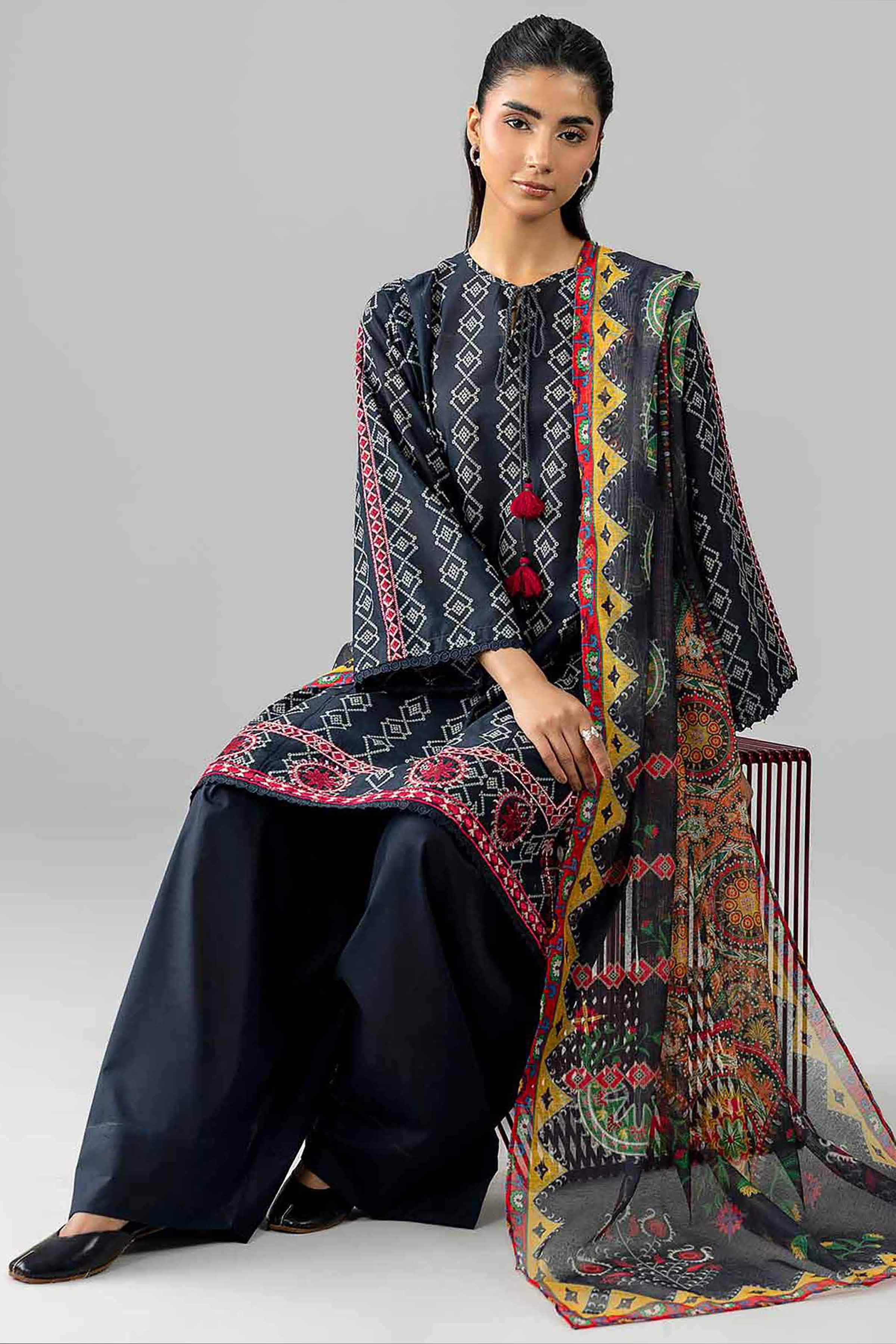 3 Piece - Printed Embroidered Suit - PE26-506 - Image 2