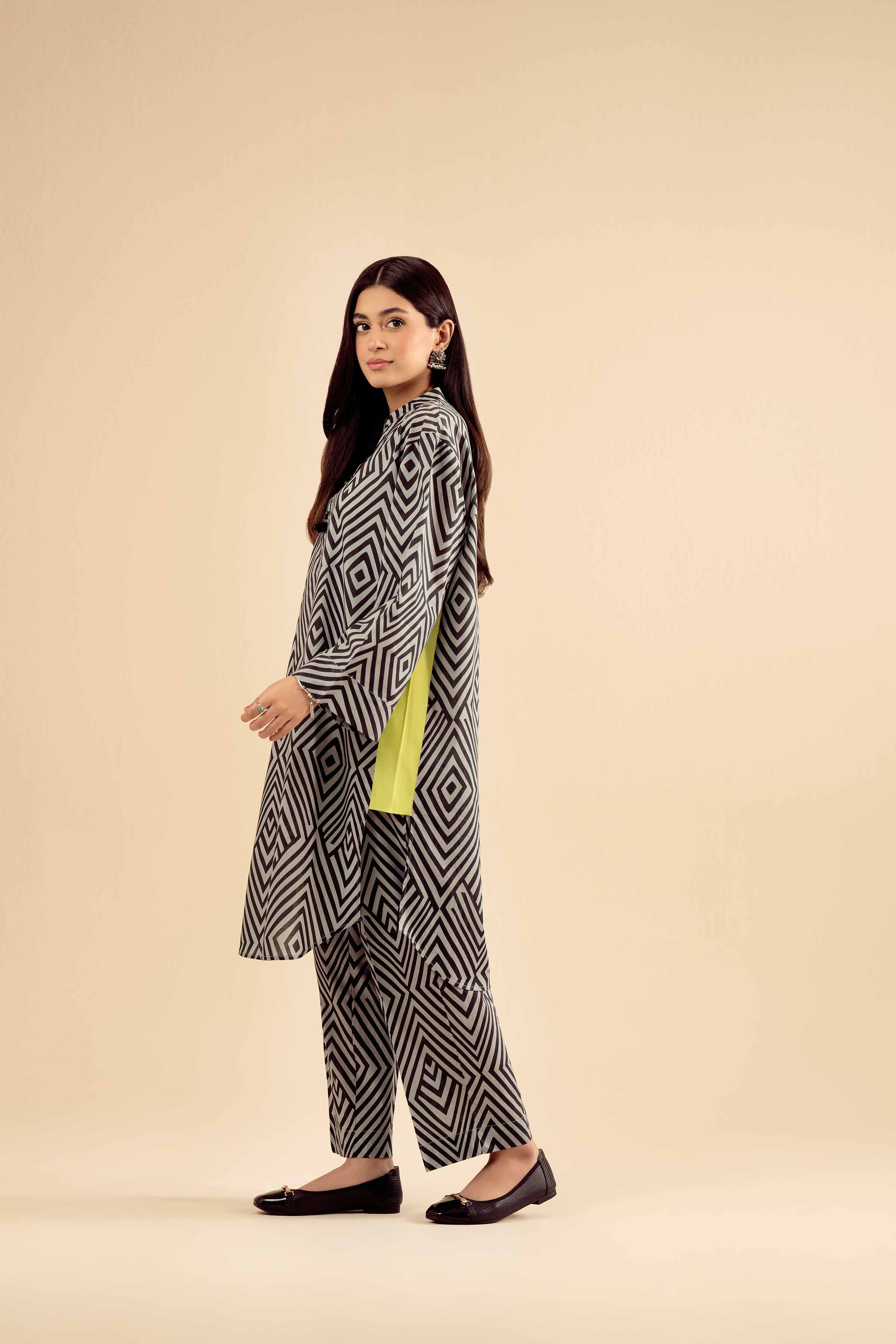 2 Piece - Printed Suit - PW25-22 - Image 4