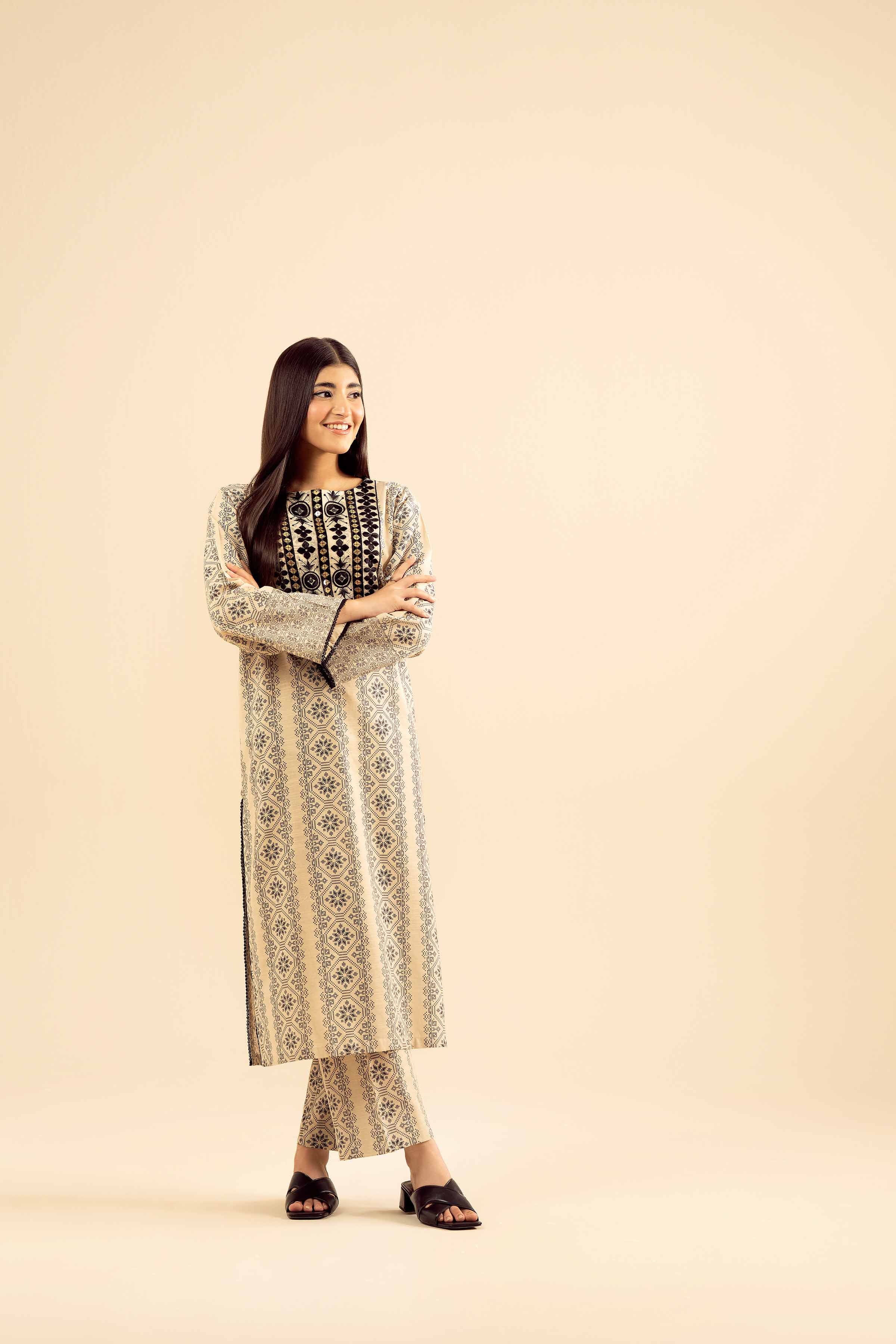 2 Piece - Embroidered Suit - PW25-224 - Image 4