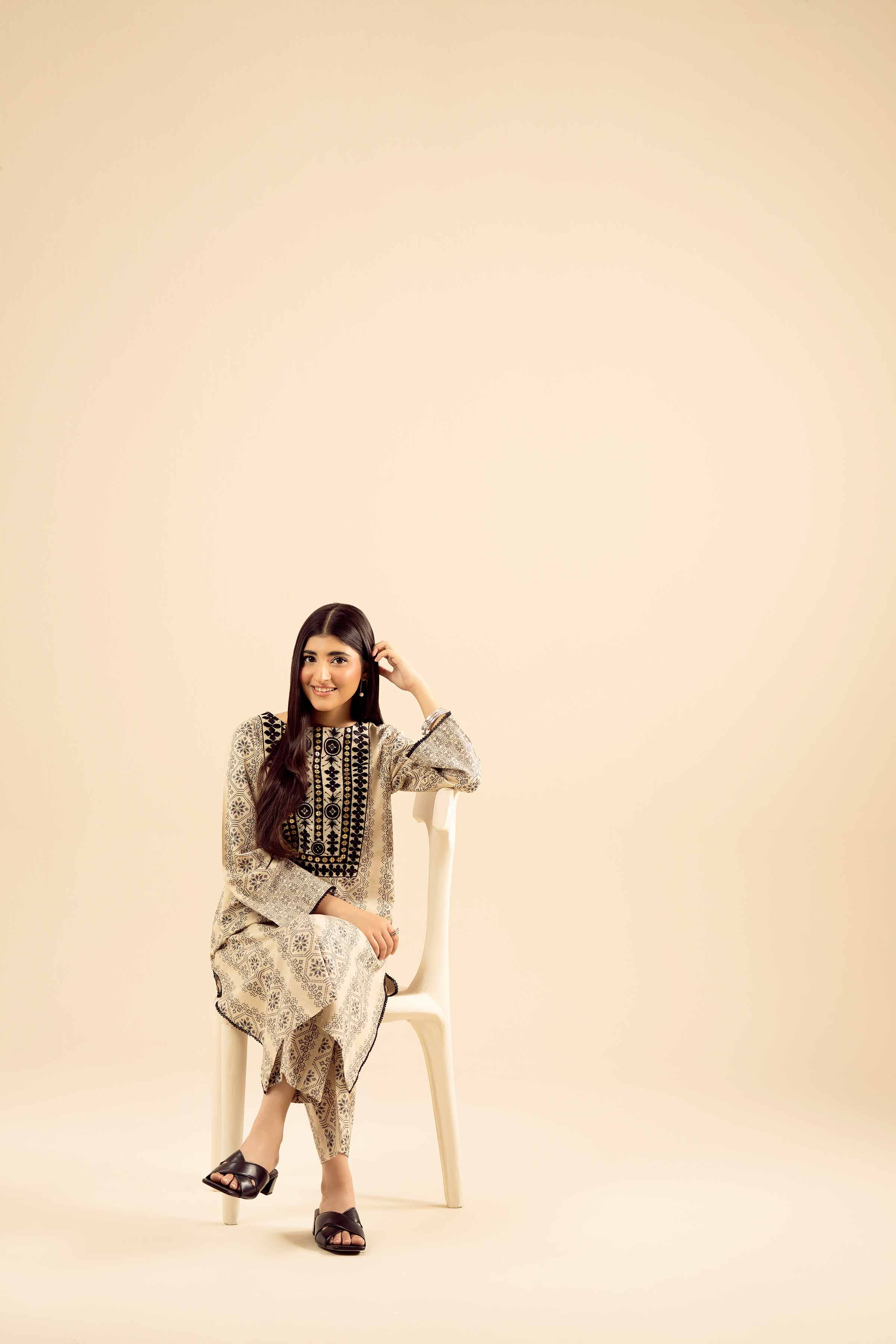 2 Piece - Embroidered Suit - PW25-224 - Image 5