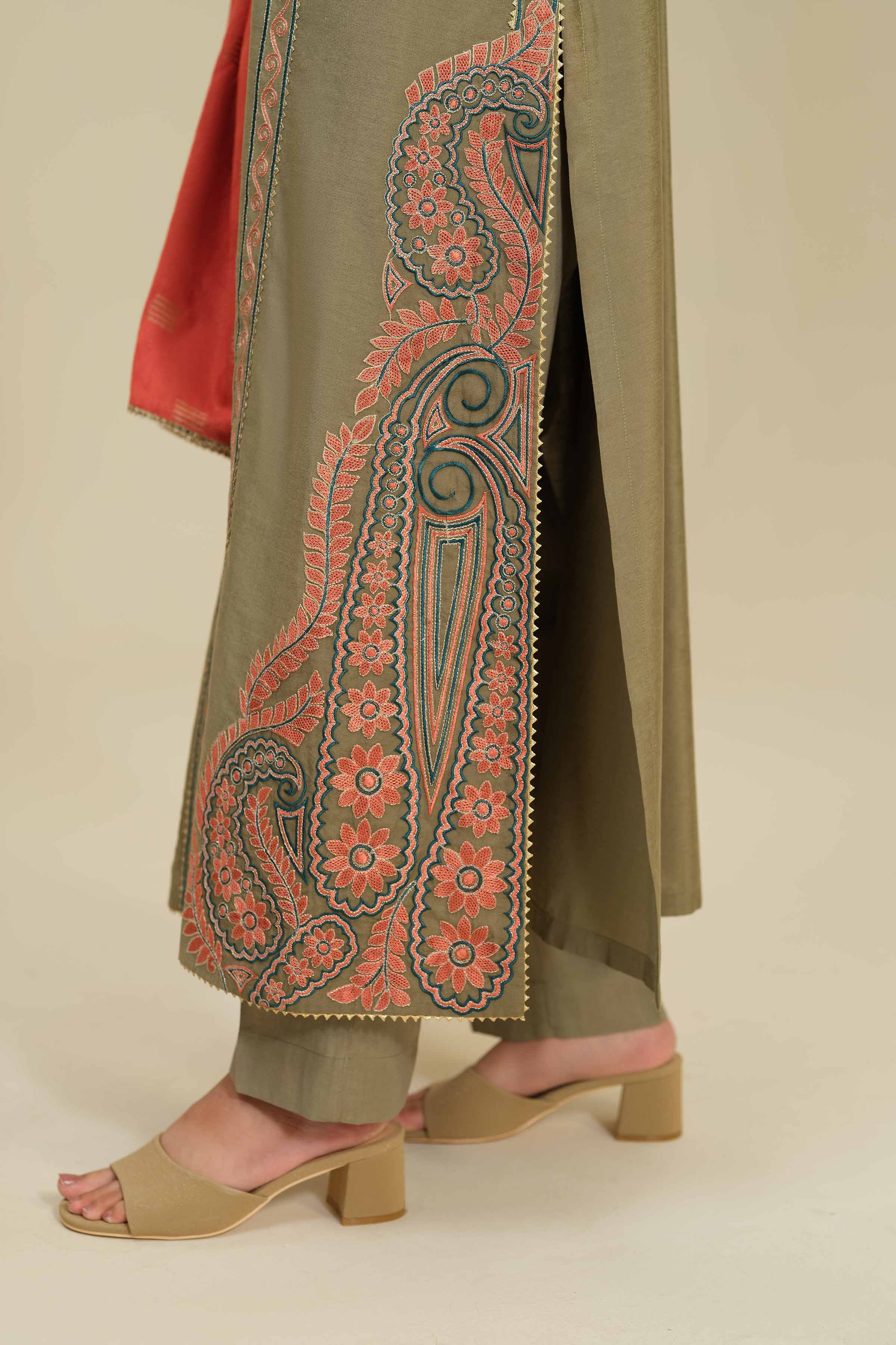 3 Piece - Embroidered Suit - PW25-400 - Image 8